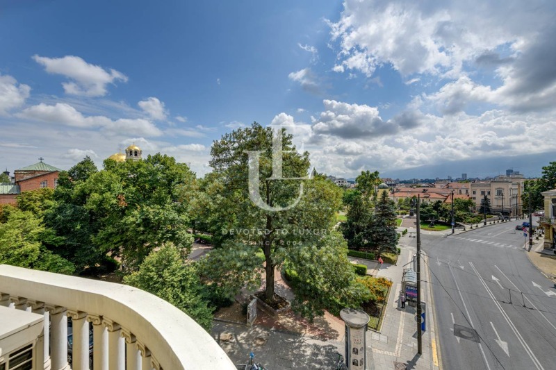 Продава  4-стаен град София , Център , 130 кв.м | 98978828