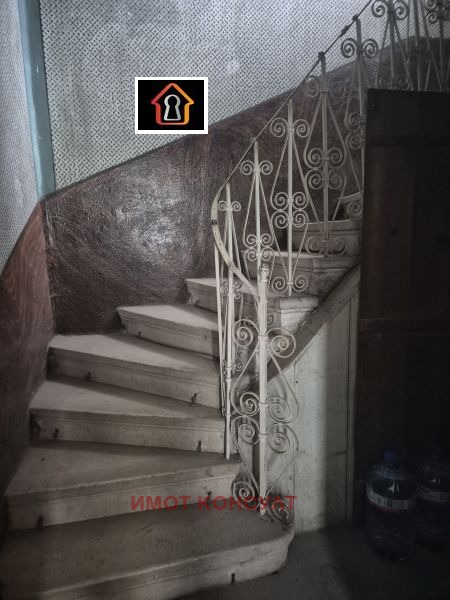 Продава ЕТАЖ ОТ КЪЩА, гр. Враца, Център, снимка 11 - Етаж от къща - 55262266