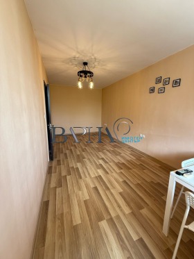 2 Schlafzimmer Lewski 1, Warna