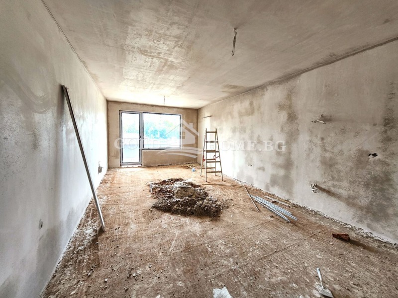 En venta  2 dormitorios Plovdiv , Jristo Smirnenski , 102 metros cuadrados | 71123493