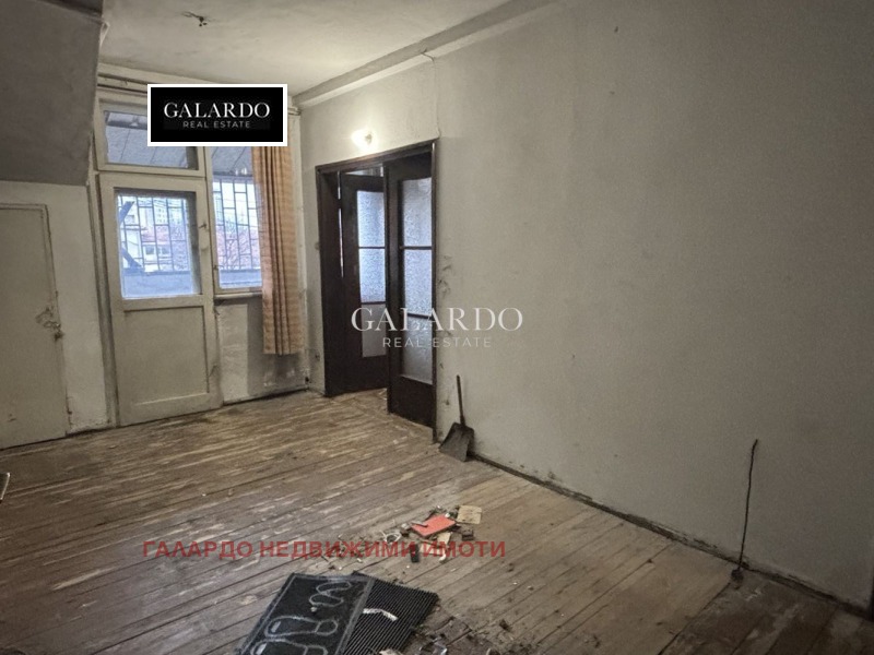 Продава 3-СТАЕН, гр. София, Център, снимка 2 - Апартаменти - 52839587