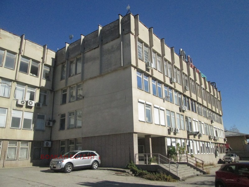 Продава  Офис град Велико Търново , Промишлена зона - Запад , 300 кв.м | 51827198