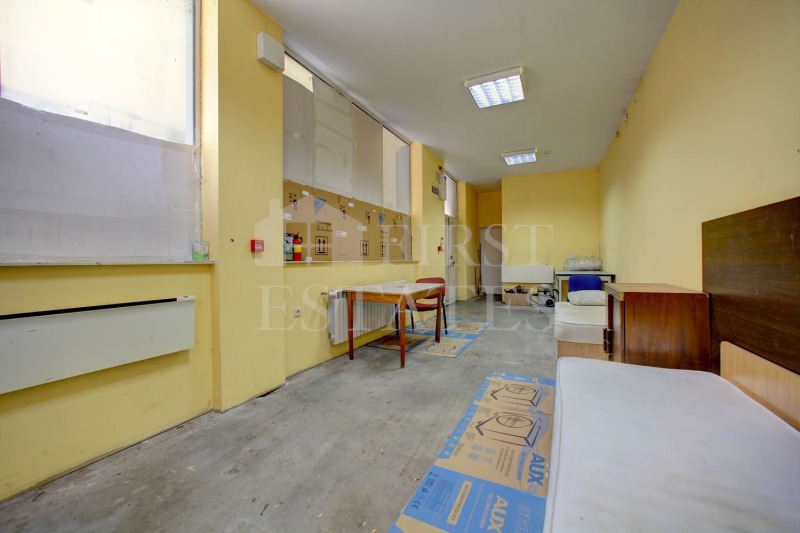 Продава МАГАЗИН, град София, Триъгълника • 70000 € / 136908.10 лв. • 10724596 1