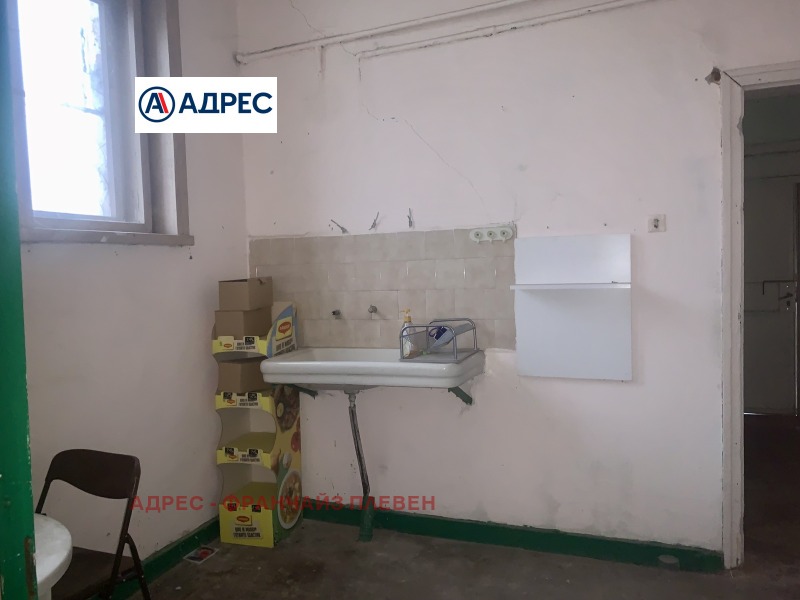 Продава СКЛАД, с. Горна Митрополия, област Плевен, снимка 10 - Складове - 53494970