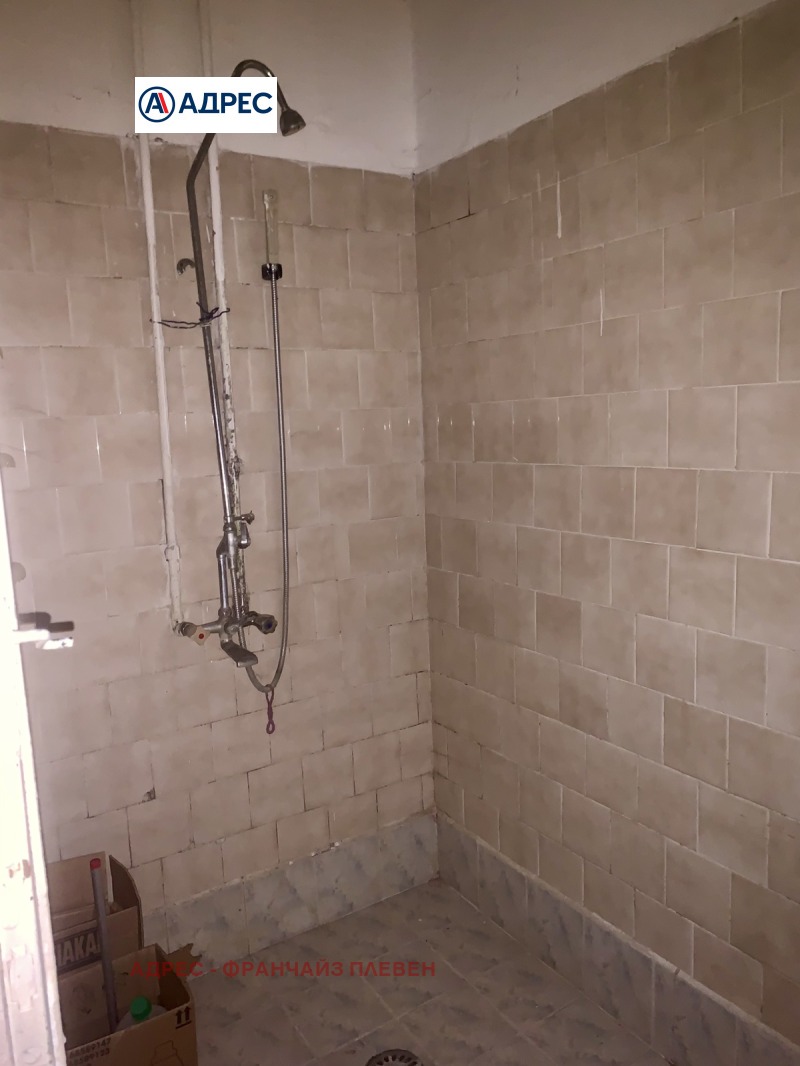 Продава СКЛАД, с. Горна Митрополия, област Плевен, снимка 12 - Складове - 53494970