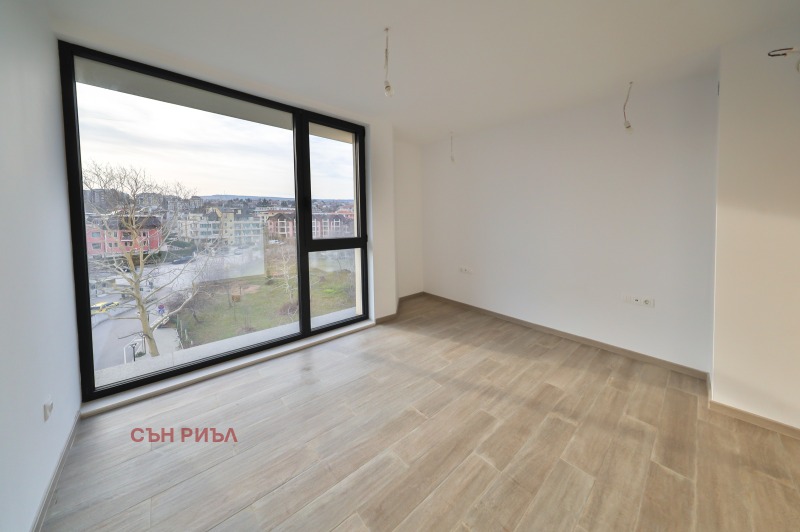 Продава 4-СТАЕН, гр. Варна, к.к. Св.Св. Константин и Елена, снимка 2 - Апартаменти - 52488240