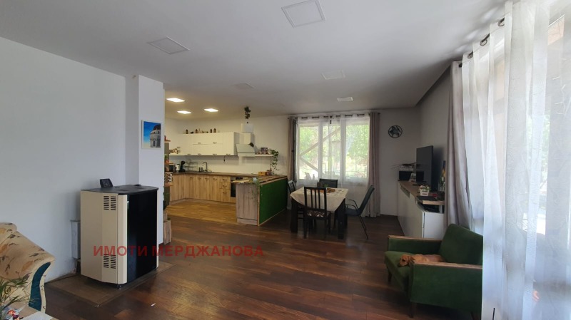 Продава КЪЩА, с. Средно село, област Варна, снимка 5 - Къщи - 53271383