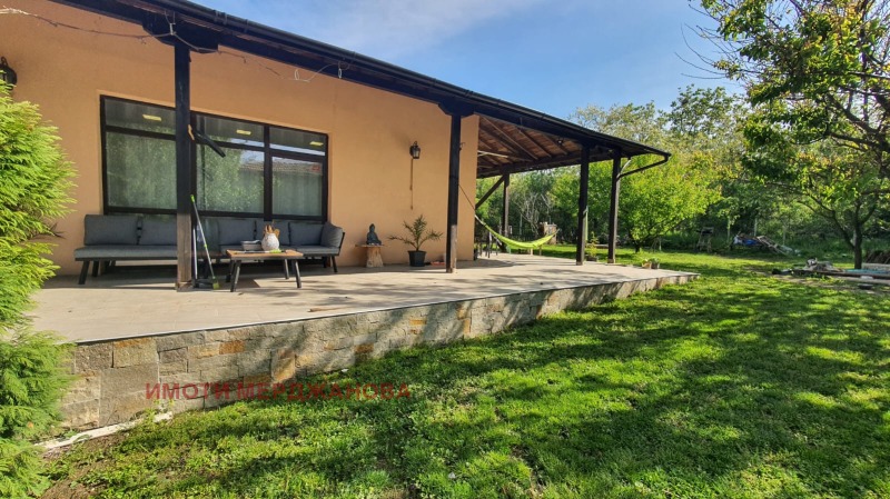 Продава КЪЩА, с. Средно село, област Варна