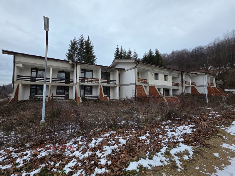 Продава ХОТЕЛ, гр. Априлци, област Ловеч, снимка 15 - Хотели - 53189740