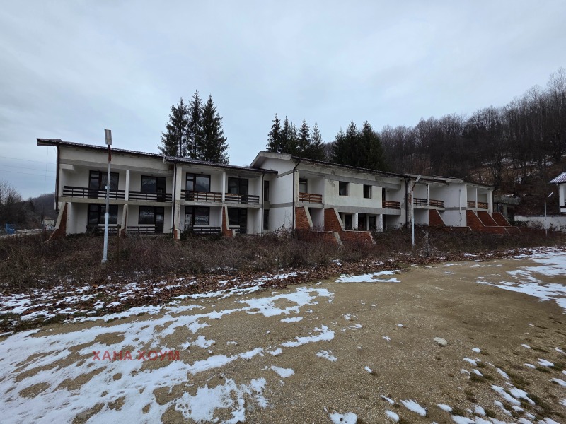 Продава ХОТЕЛ, гр. Априлци, област Ловеч