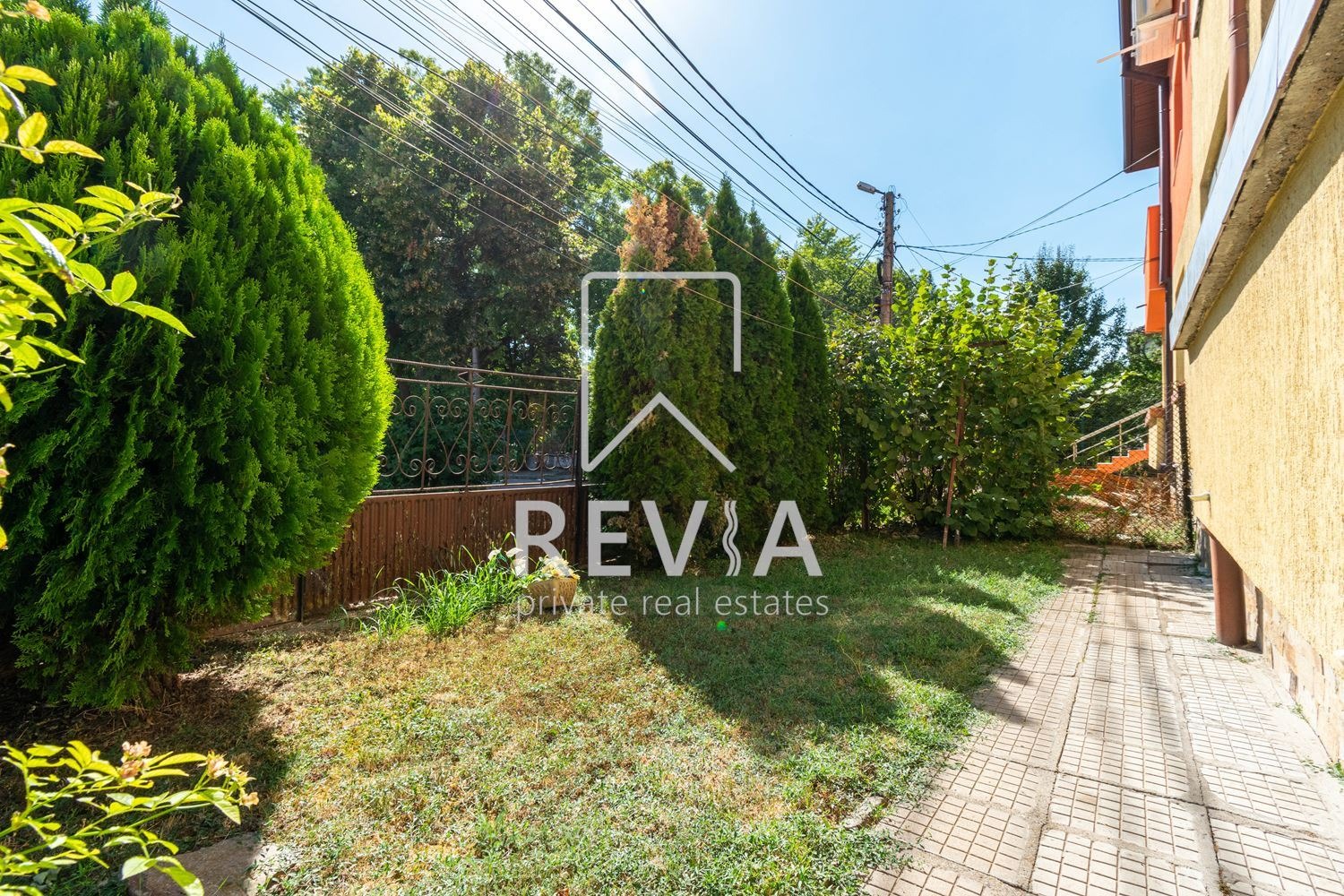Продава КЪЩА, гр. Перник, Изток, снимка 2 - Къщи - 56562313