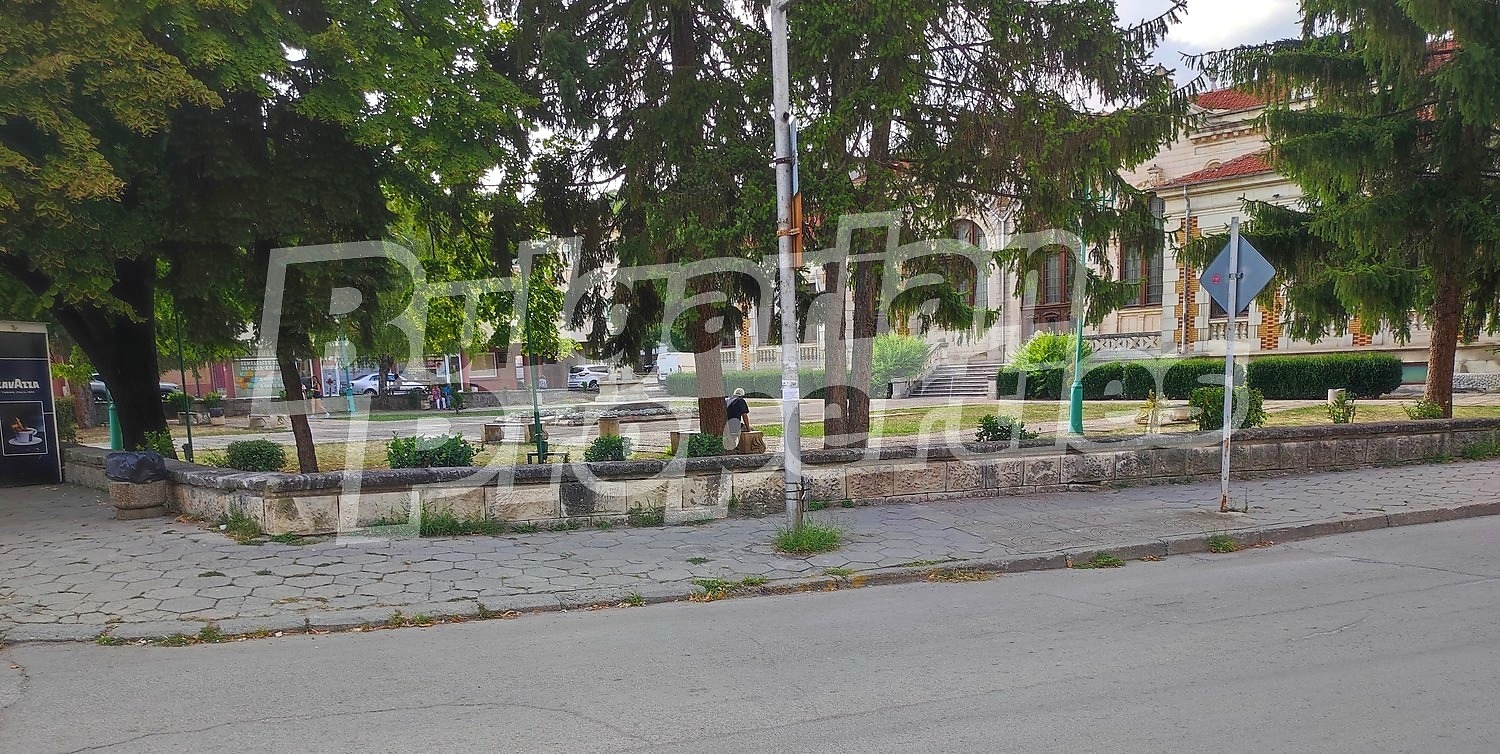 Продава МАГАЗИН, гр. Шумен, Център, снимка 2 - Магазини - 53096564