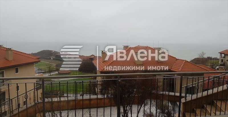 Продава  2-стаен област Добрич , с. Божурец , 120 кв.м | 41993850