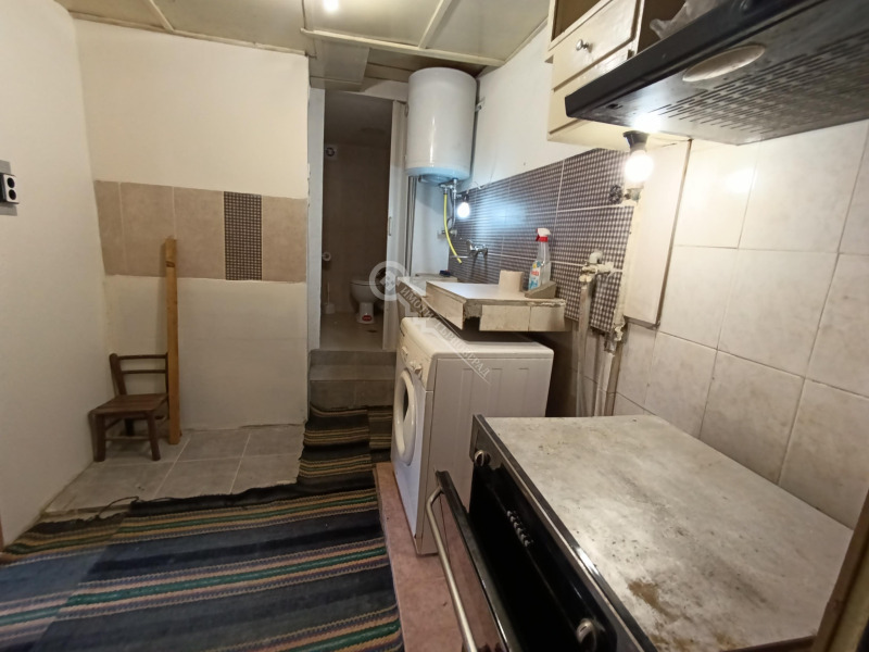 Продава ЕТАЖ ОТ КЪЩА, гр. Велико Търново, Варуша, снимка 6 - Етаж от къща - 53494552