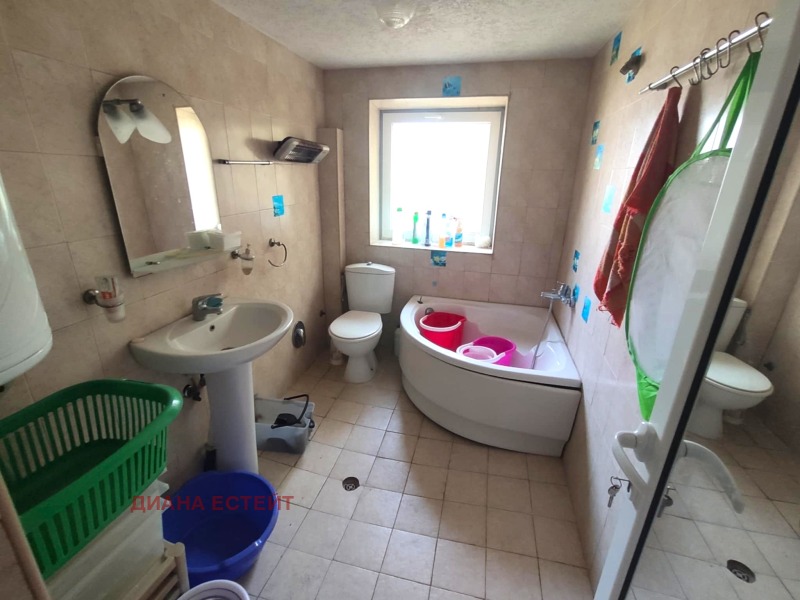 Продава  Къща област Видин , с. Ново село , 218 кв.м | 68757212 - изображение [15]