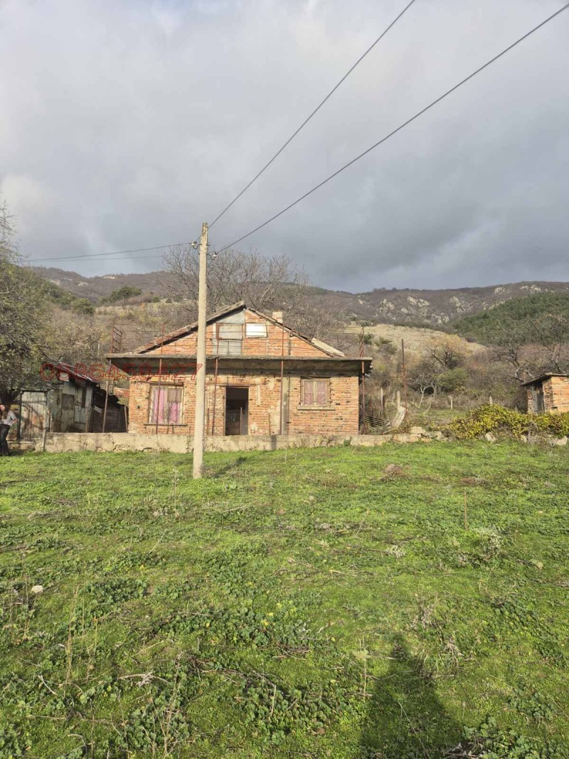 Продава ВИЛА, област Пловдив, гр. Карлово • 38000 лв. / 19429.09 € • 27398730 1