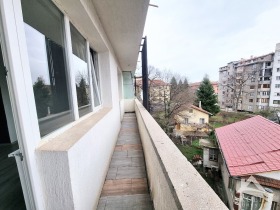 2 quartos Reno, Pernik 11