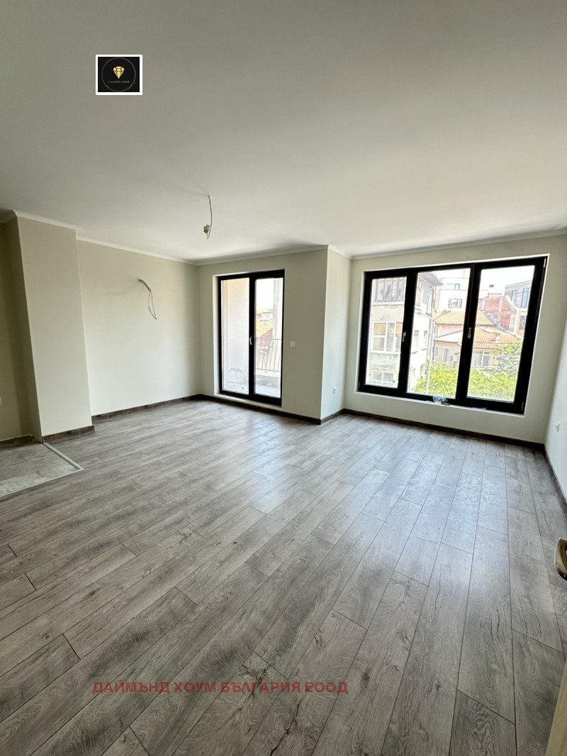 Eladó  2 hálószobás Plovdiv , Centar , 89 négyzetméter | 93187173