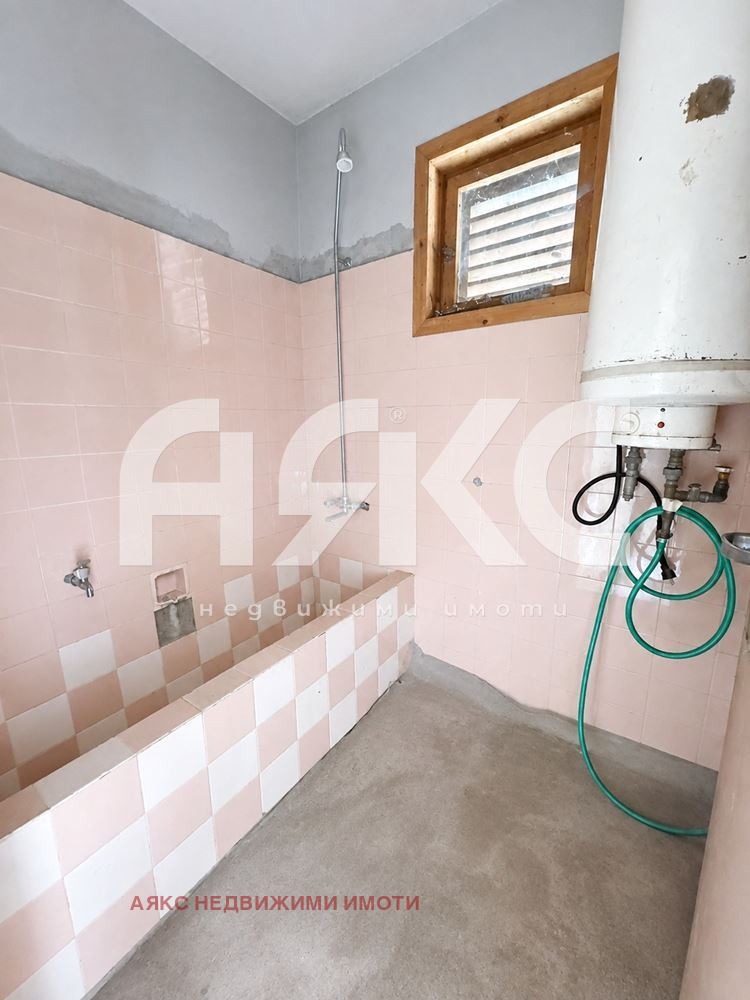 Продава КЪЩА, с. Филиповци, област Перник, снимка 4 - Къщи - 55724090
