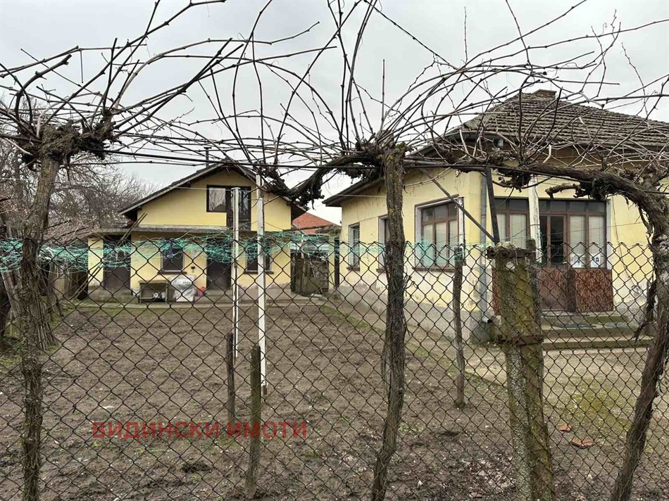 Продава КЪЩА, с. Сланотрън, област Видин