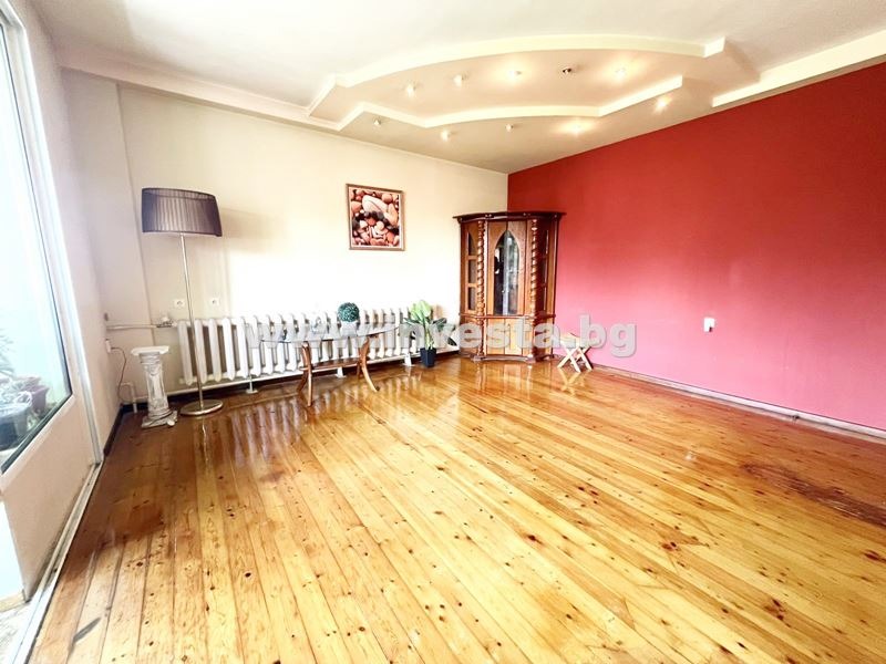 Продава ЕТАЖ ОТ КЪЩА, гр. Пловдив, Гагарин, снимка 2 - Етаж от къща - 54326612