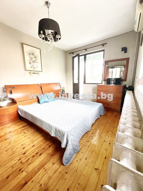 Продава ЕТАЖ ОТ КЪЩА, гр. Пловдив, Гагарин, снимка 4 - Етаж от къща - 54326612