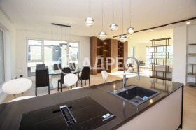 МНОГОСТАЕН, 531 m2