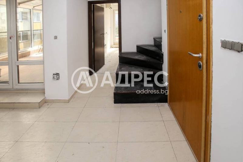 Продаја  3+ спаваћа соба Софија , Стрелбиште , 216 м2 | 16690505 - слика [12]