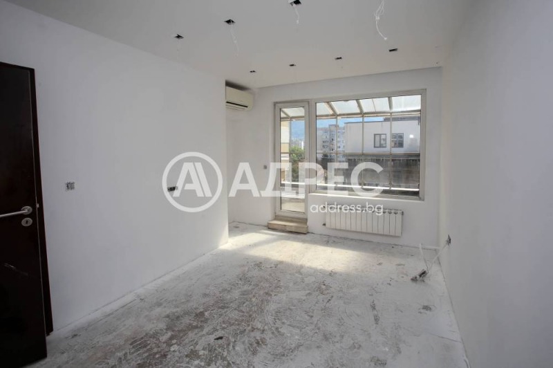 Продаја  3+ спаваћа соба Софија , Стрелбиште , 216 м2 | 16690505 - слика [14]