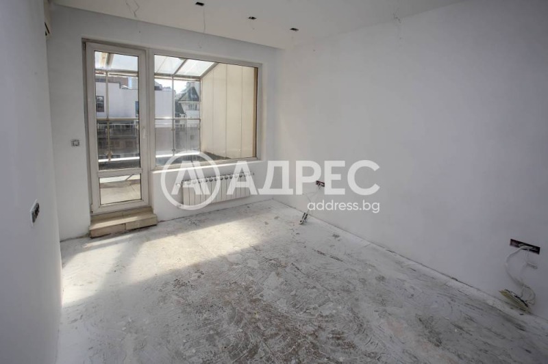 Продаја  3+ спаваћа соба Софија , Стрелбиште , 216 м2 | 16690505 - слика [17]