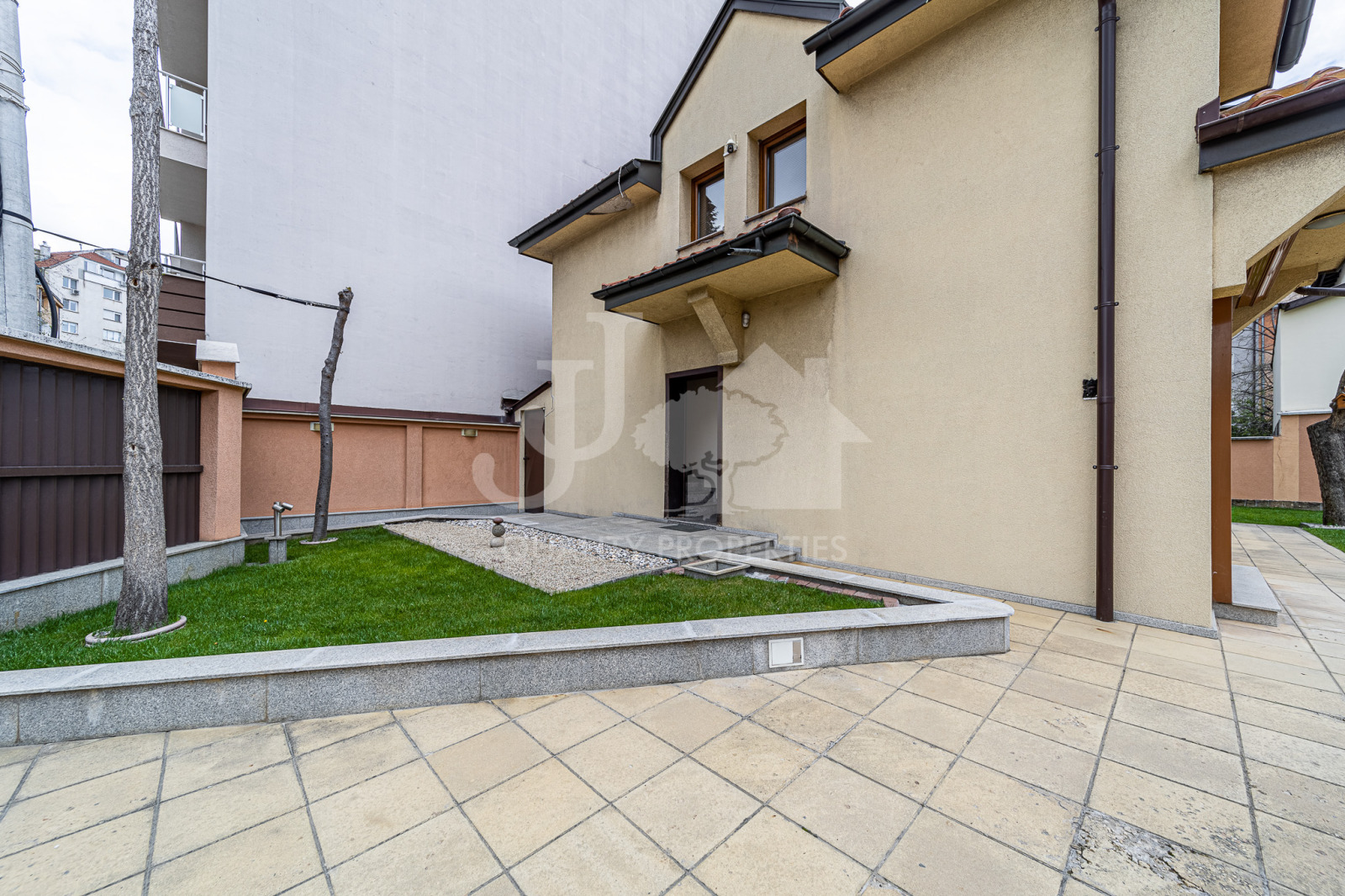 Продава КЪЩА, гр. София, Лагера, снимка 2 - Къщи - 52232343