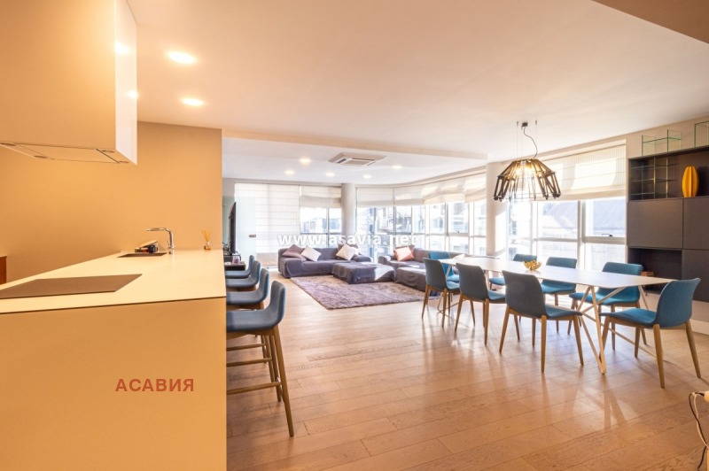 Zu verkaufen  3+ Schlafzimmer Burgas , Zentar , 250 qm | 38543728