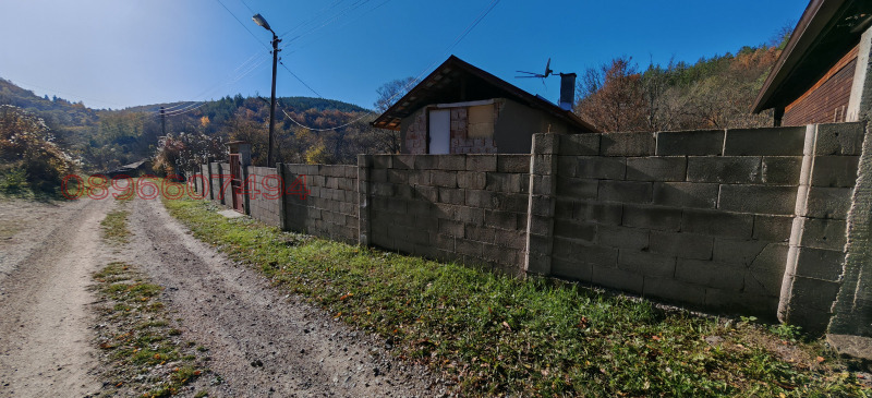 Продава КЪЩА, с. Беренде, област Перник, снимка 6 - Къщи - 52785899