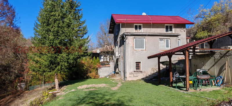 Продава КЪЩА, с. Беренде, област Перник