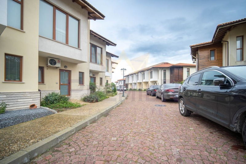 Продава КЪЩА, гр. Балчик, област Добрич, снимка 17 - Къщи - 53009223