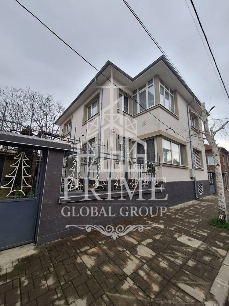 Продава КЪЩА, гр. Карнобат, област Бургас, снимка 2 - Къщи - 54203463