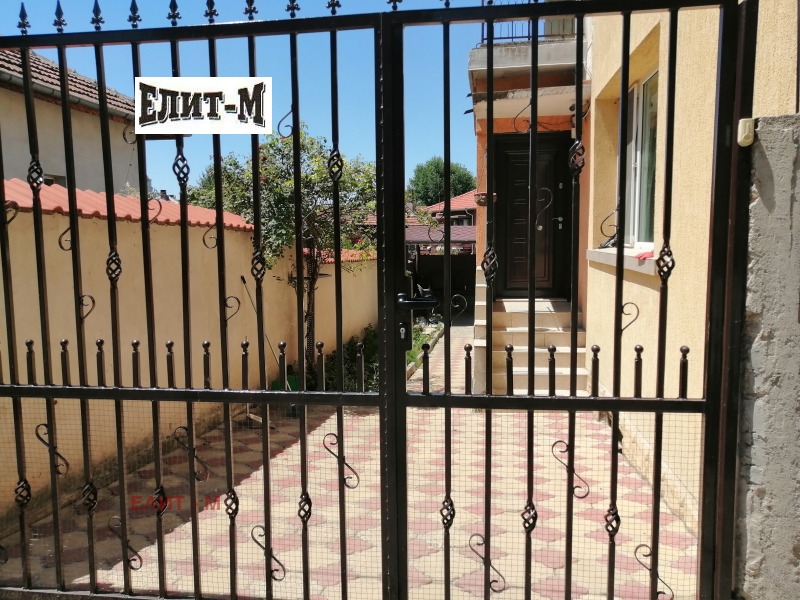 Продава  Етаж от къща град Плевен , Широк център , 115 кв.м | 68229289