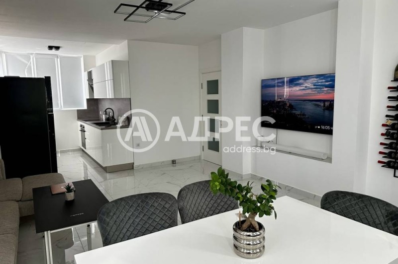 À venda  2 quartos Plovdiv , Centar , 140 m² | 30966192