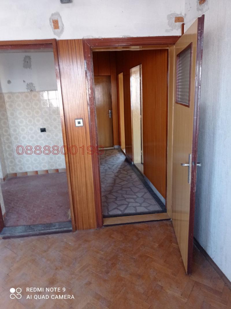 Продава МНОГОСТАЕН, гр. Велико Търново, Бузлуджа, снимка 9 - Апартаменти - 52783377