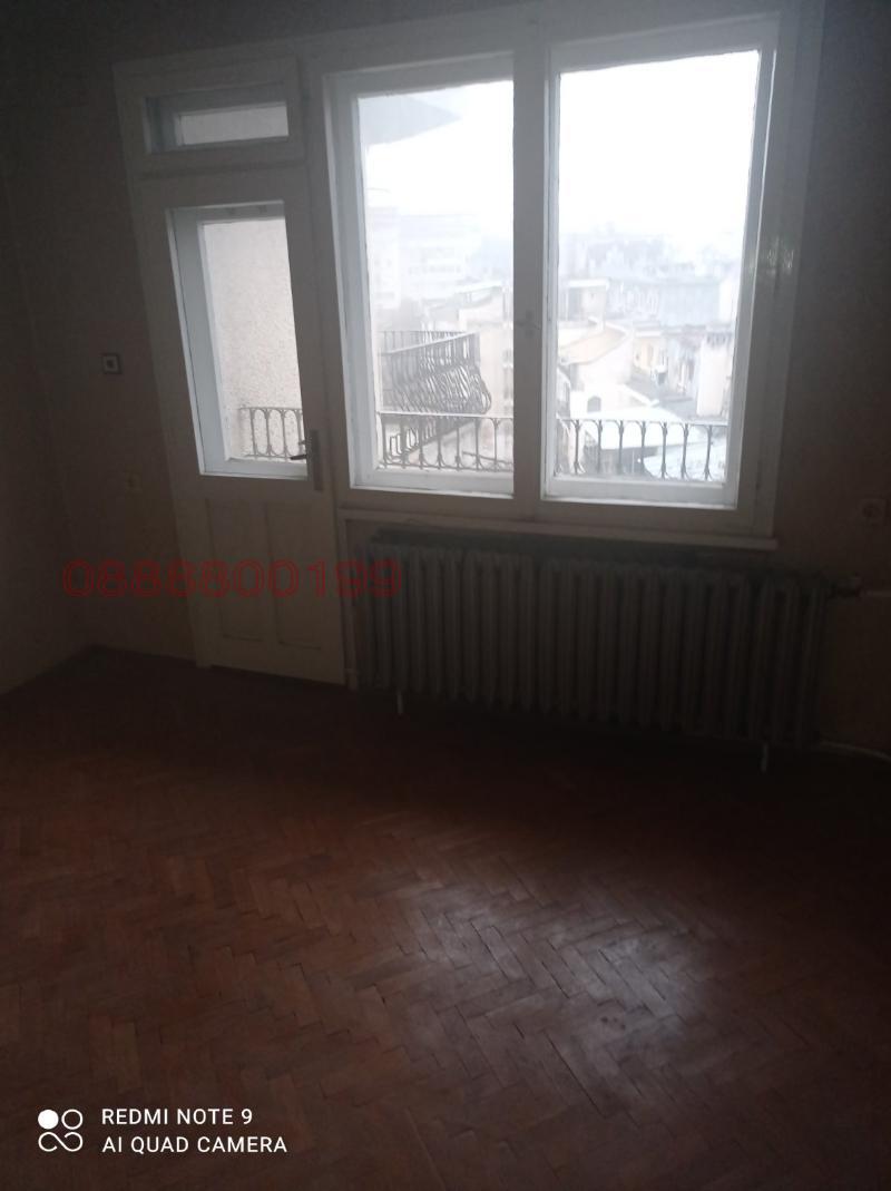 Продава МНОГОСТАЕН, гр. Велико Търново, Бузлуджа, снимка 2 - Апартаменти - 52783377