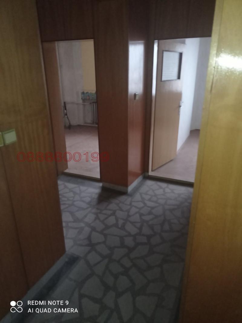 Продава МНОГОСТАЕН, гр. Велико Търново, Бузлуджа, снимка 3 - Апартаменти - 52783377