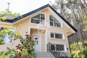 Hus Vinica, Varna