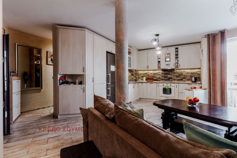 Продава 3-СТАЕН, гр. Велико Търново, Колю Фичето, снимка 4 - Апартаменти - 52557032