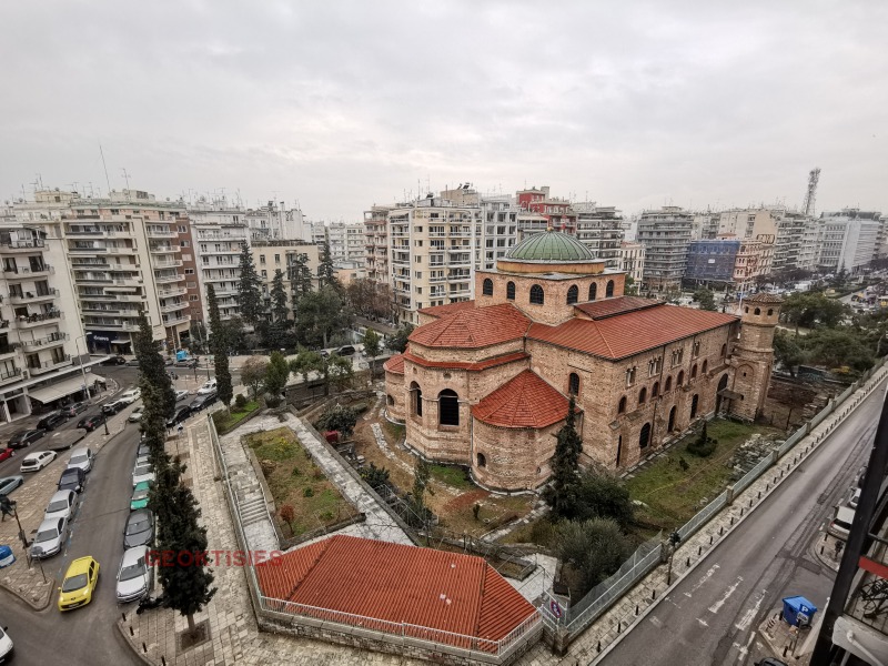 Продава 3-СТАЕН, Извън страната, област Извън страната