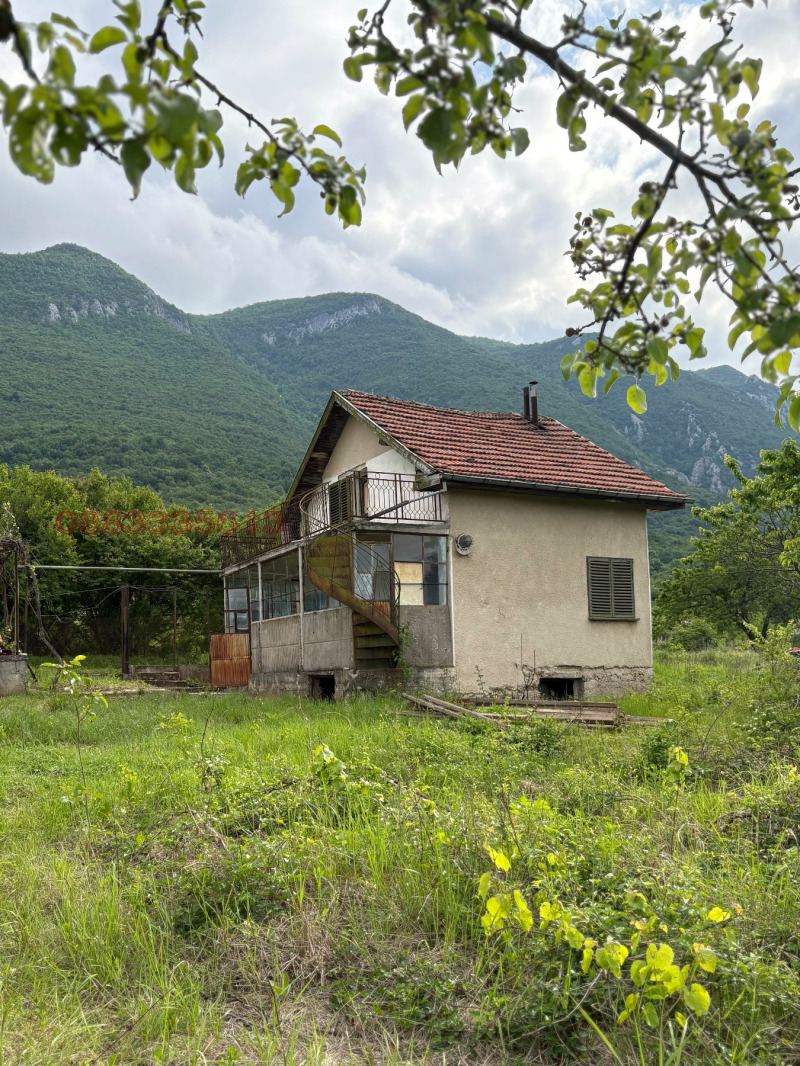 Продава ВИЛА, с. Бели извор, област Враца