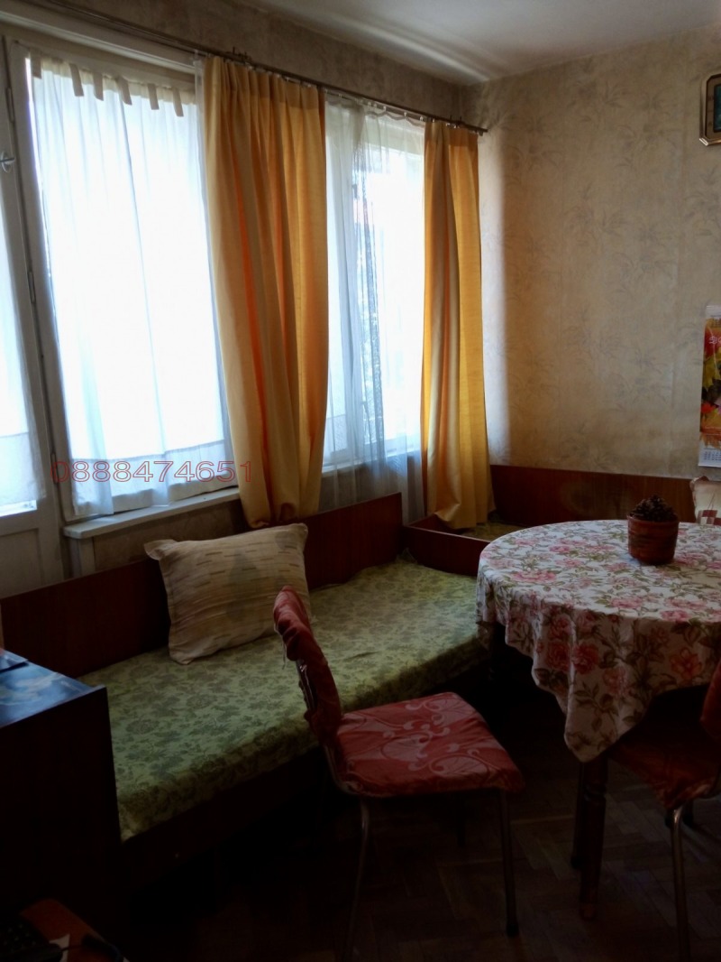 Продава МНОГОСТАЕН, гр. Айтос, област Бургас, снимка 3 - Апартаменти - 52781424