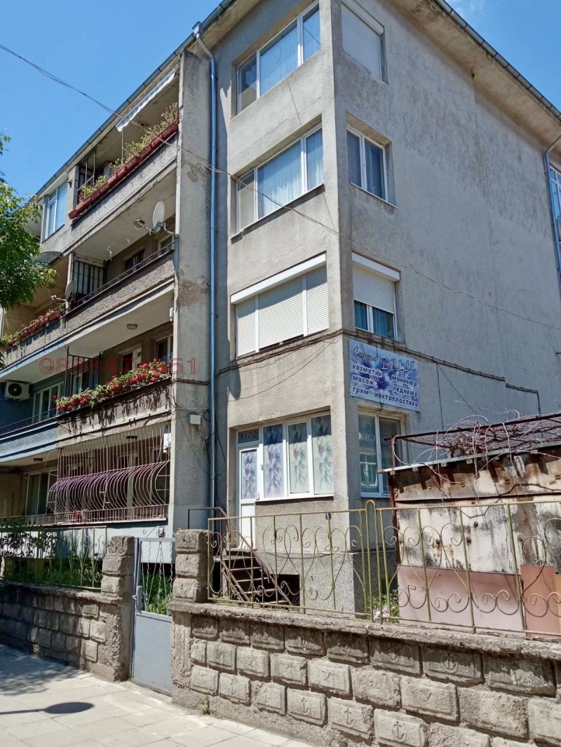 Продава МНОГОСТАЕН, гр. Айтос, област Бургас, снимка 2 - Апартаменти - 52781424