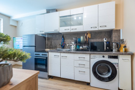 Studio Kolhozen pazar, Varna 1