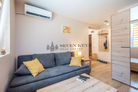 Studio Kolhozen pazar, Varna 8