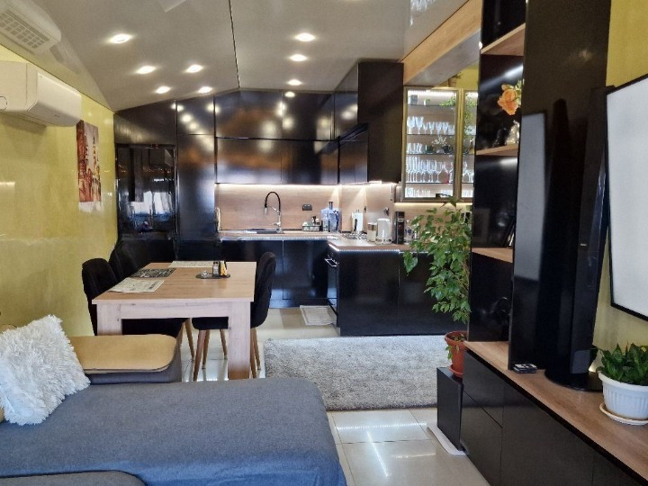 Продава  3-стаен, град Варна, к.к. Св.Св. Константин и Елена •  295 000 EUR • ID 33660342 — holmes.bg - [1] 